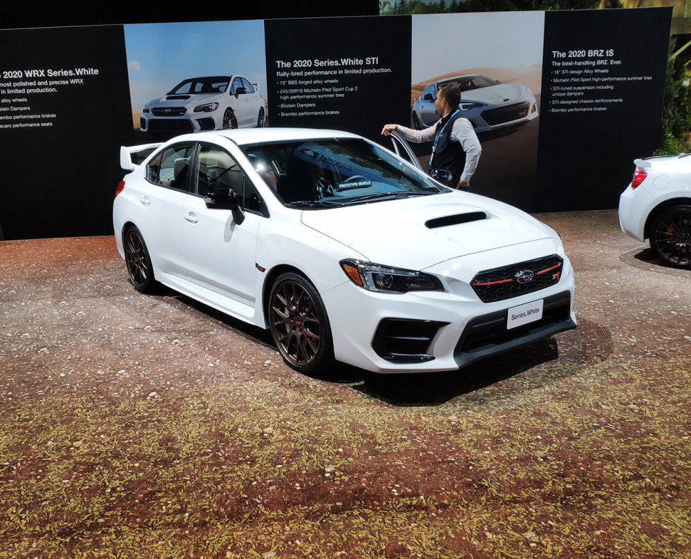 带2 5t的斯巴鲁 陶瓷白的wrx Sti 乃玩操控发烧友的最爱 腾讯新闻