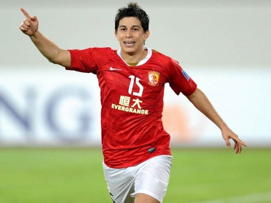 既然不是亚亚61图雷,也不是孔卡,那么许宏涛口中的"世界级球星"到底