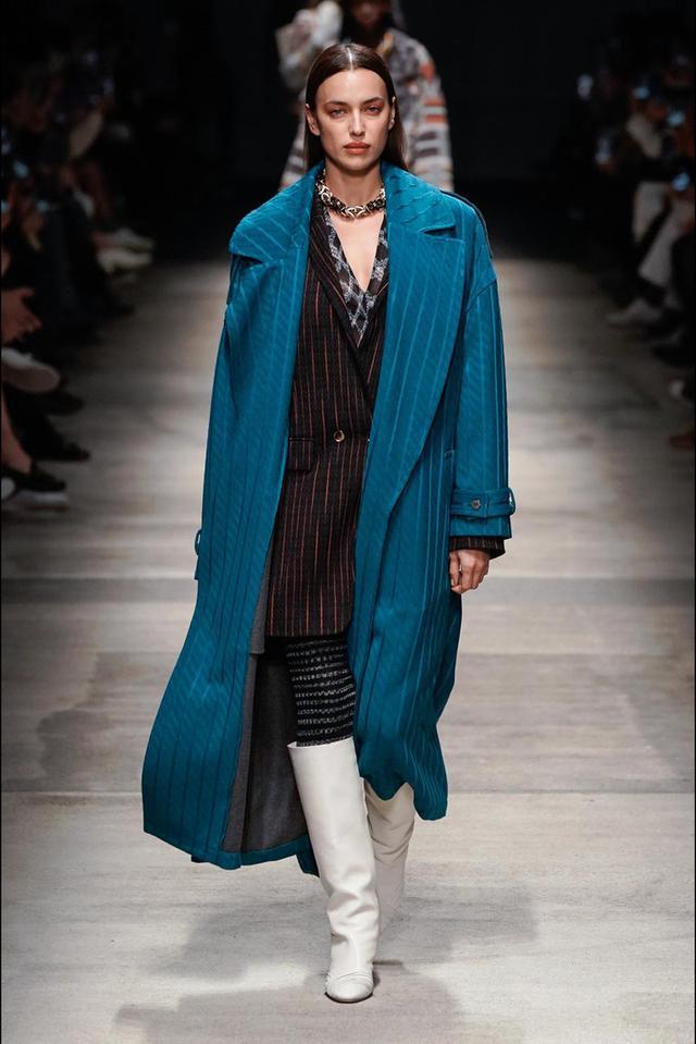 静谧又低调的经典蓝怎么搭配才出彩看这篇就知道了