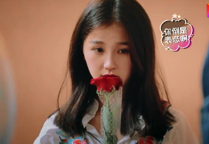 虞书欣声音嗲,与jonyj聊天被批做作!看过她在一年级表现能理解