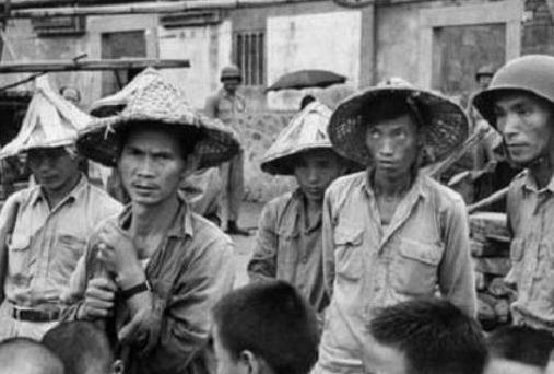 国民党拉壮丁实录：吃不饱饭克扣军饷，犯错就是毒打_腾讯新闻