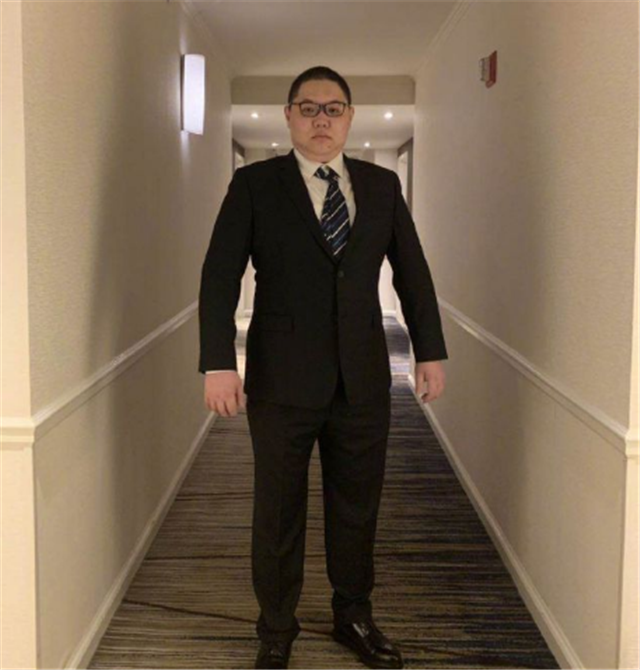 同样提到那个男人并互动,pdd直言已经被警告,uzi却直接说出名字