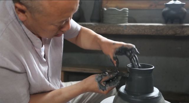 荥经砂器的探路人