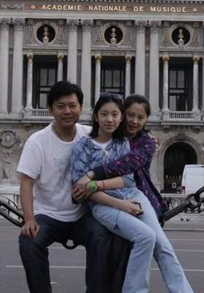 国家一级演员何政军结婚几十年无绯闻妻子是她难怪很幸福