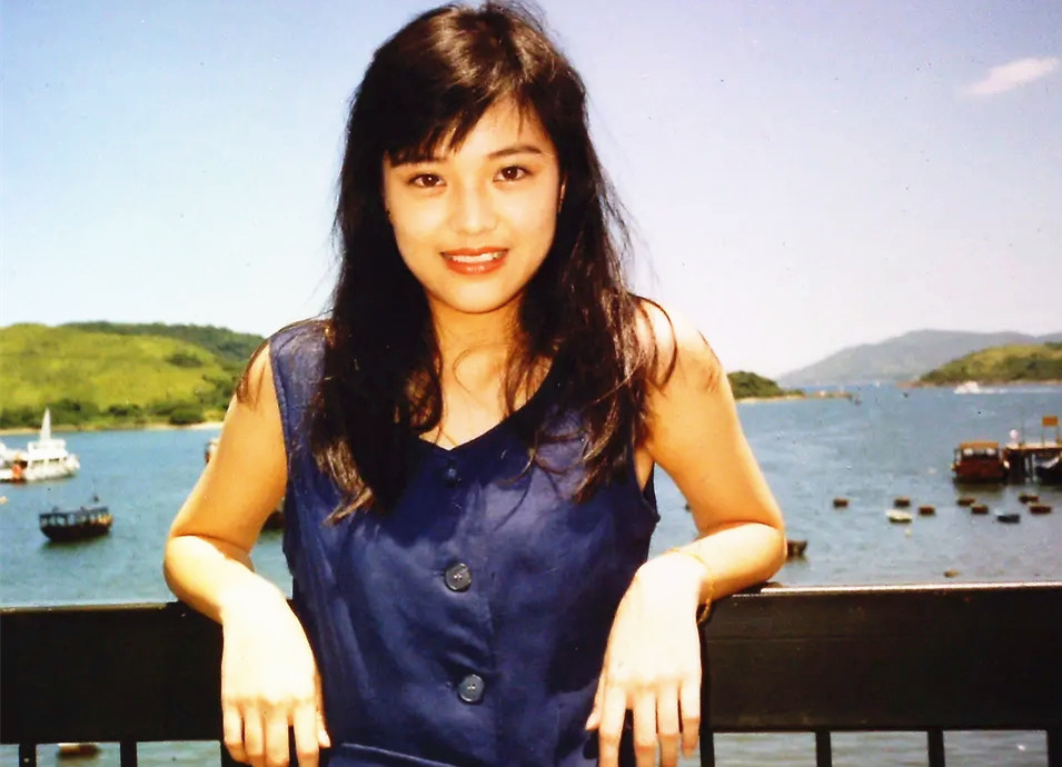 48岁刘小慧近照曝光嘟嘴卖萌少女感十足与21岁女儿同框似姐妹