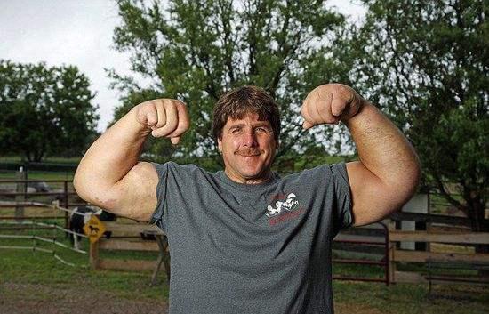 真人版大力水手,拥有世界最大的手掌,52岁还能拿掰手腕冠军