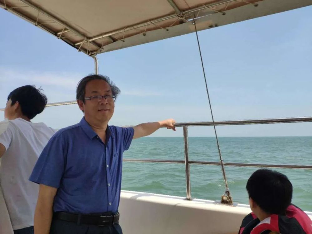 谷雨郊|不语秋疵春隐恙，谁来立雪伴梅花。作者/放鹤