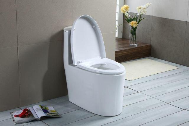 小便溅到马桶上 马桶又黄又臭 这样清理干净多了 腾讯新闻