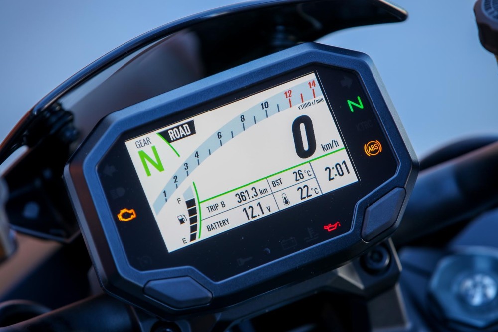 马力近200匹的机械增压街车,川崎zh2,看我如何远程测评它