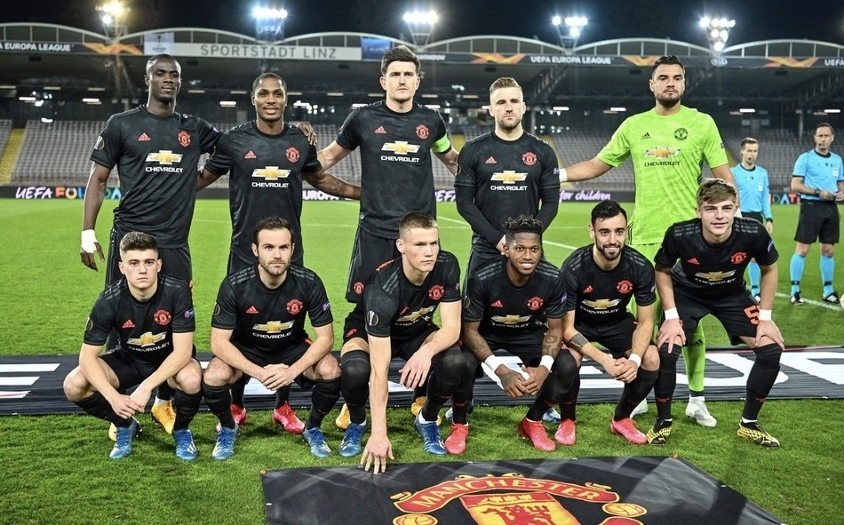 申花旧将1举动引热议!曼联全队训练仅他戴口罩,获中超球迷盛赞