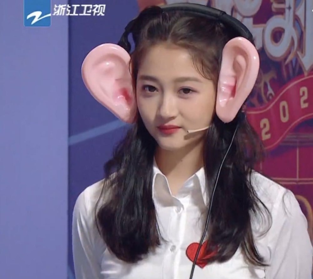 关晓彤对打郑爽这次不敢下狠手了下跪动作很迷惑