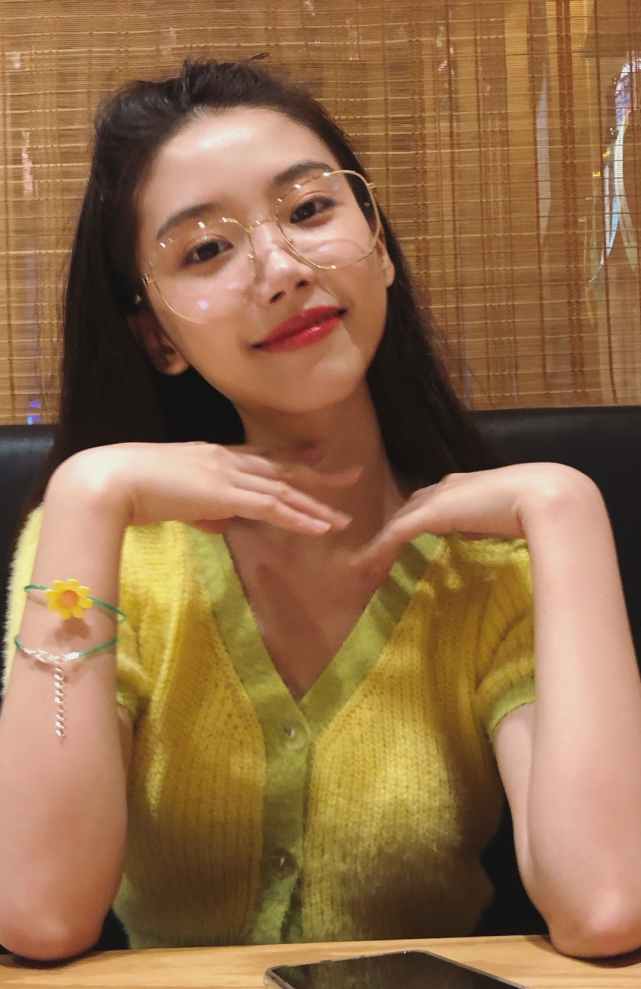 但是这身装扮尽显好身材|半藏森林|短裤|针织衫|牛仔短裤