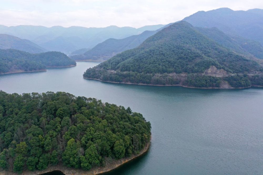 這個古村,先被日軍焚燒,後被水庫淹沒,終成美景