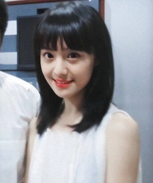 郑爽十年前旧照公开清纯感不输章泽天整容前的脸好看多了