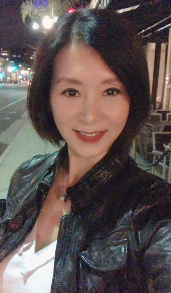 54岁夏文汐晒与黑人监制合影,皮肤紧致似少女,曾发文求真命天子_腾讯