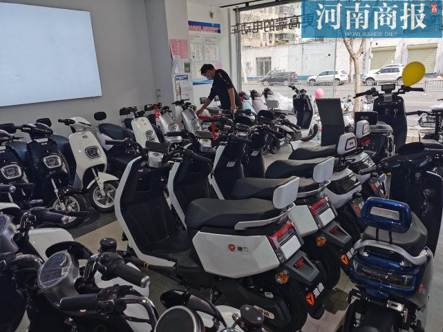 疫情下的郑州电动车市场咋样有店铺一天能卖出十几辆但售价普遍下降