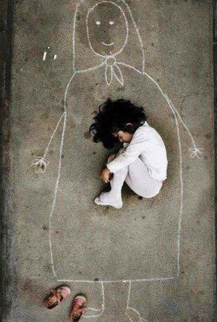 女婴被爸妈抛弃瘦成皮包骨24岁女生收养她后结婚如今怎样了