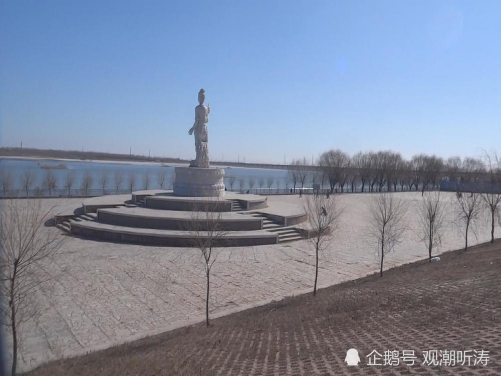 大淩河凌海段水域珍稀候鳥現身樂壞市民 十餘隻東方白鸛展翅翱翔