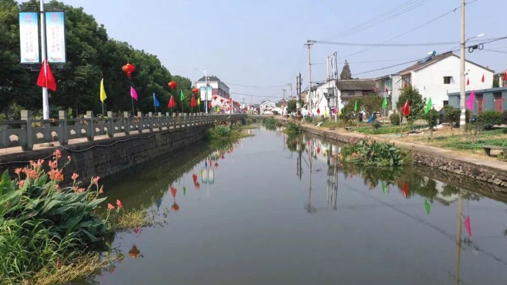 三迸桥村地处奉化东北部,是鄞奉平原上的一个 典型的江南小村.