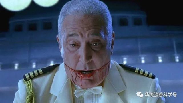 《幽灵船》里,这个镜头最经典:一根细钢丝横扫整个甲板,几百名乘客和