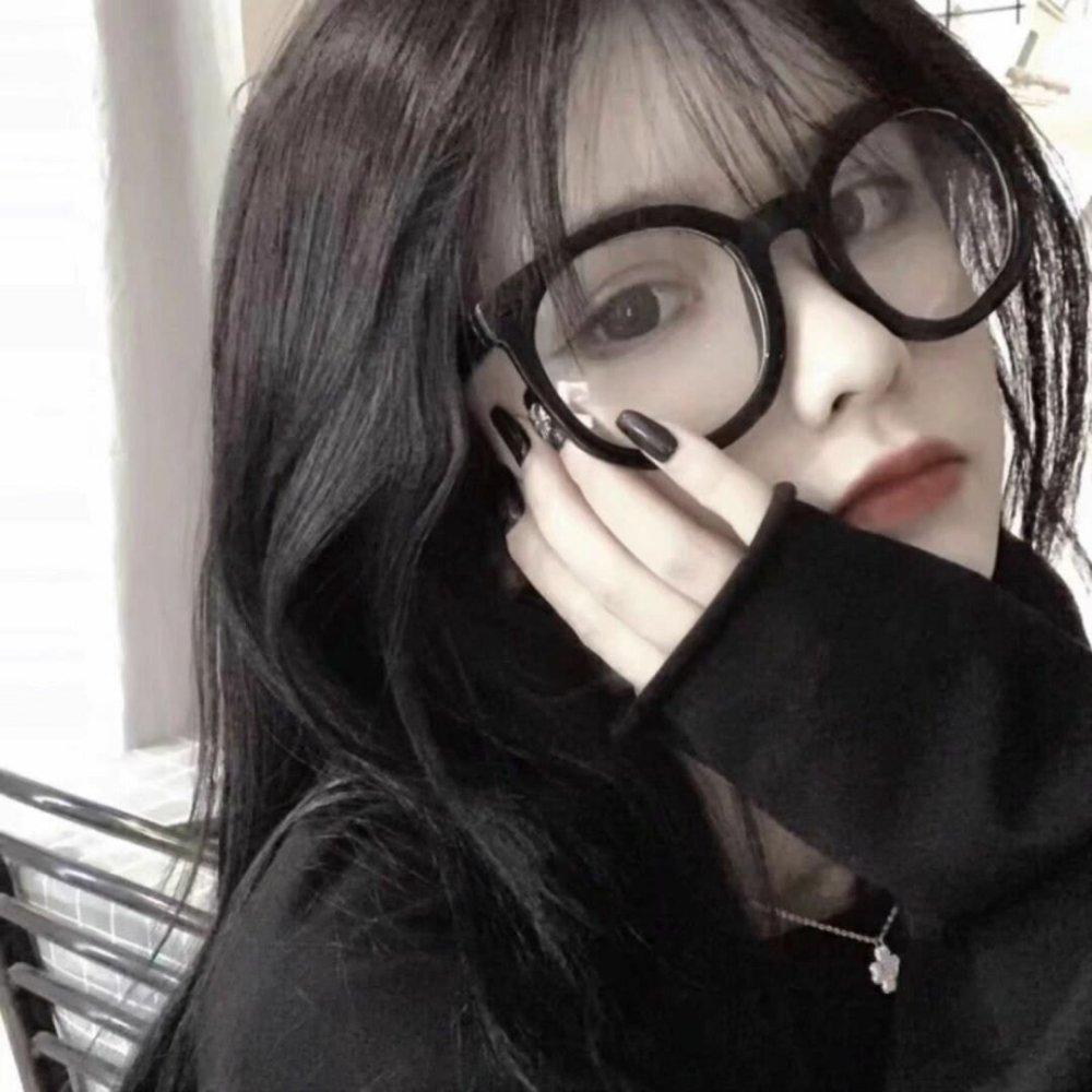 伤感女生头像:原谅我孤独成瘾,却偏偏这么依赖你!_腾讯新闻