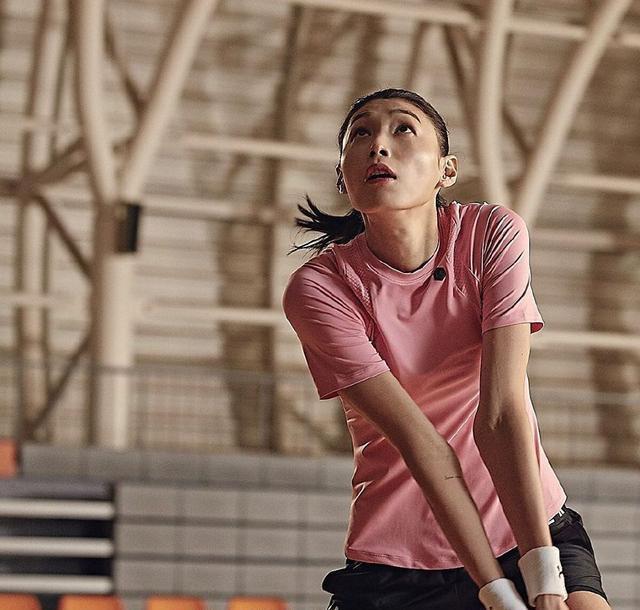 女排巨星风范金软景最新写真大片出炉英姿飒爽魅力十足