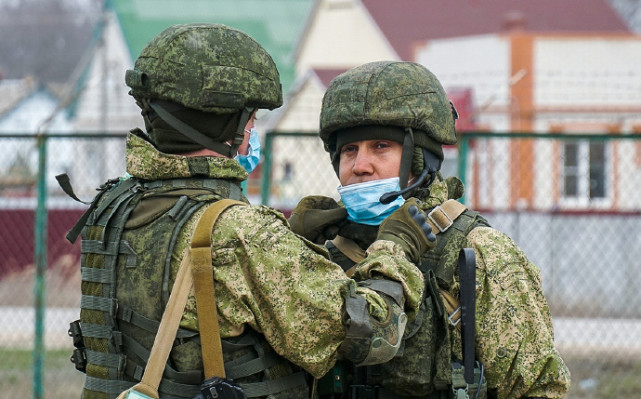 俄南部军区防辐射生化团在伏尔加格勒地区,展开了一场防病毒防化演习