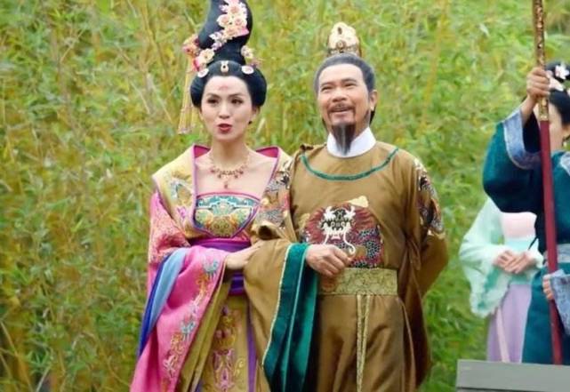 李龙基妻子临盆小产,69岁老来得子愿望落空,接受采访时心痛不已