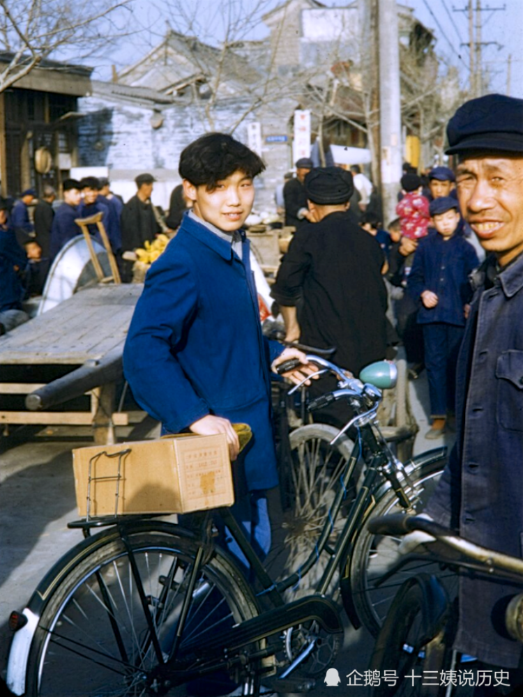 60年代中国老照片:火红的时代,人们激情四射,年轻人比想象中开放_腾讯