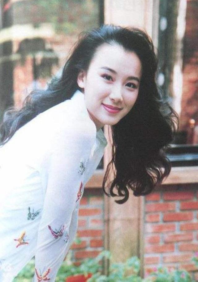 萧蔷|52岁萧蔷：台湾第一美女，情史混乱至今单身，是报应还是另有隐情