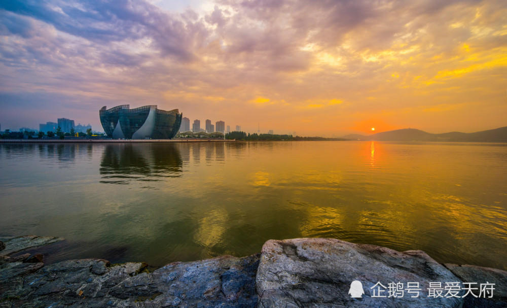 GDP一千多亿的城市_比上海还优秀的城市,GDP10000亿美元,人口仅仅1000多万