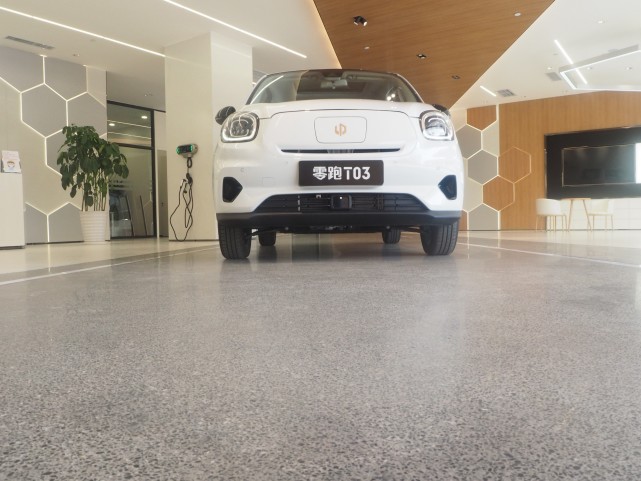 续航400km/配L2级辅助系统 零跑T03到店实拍