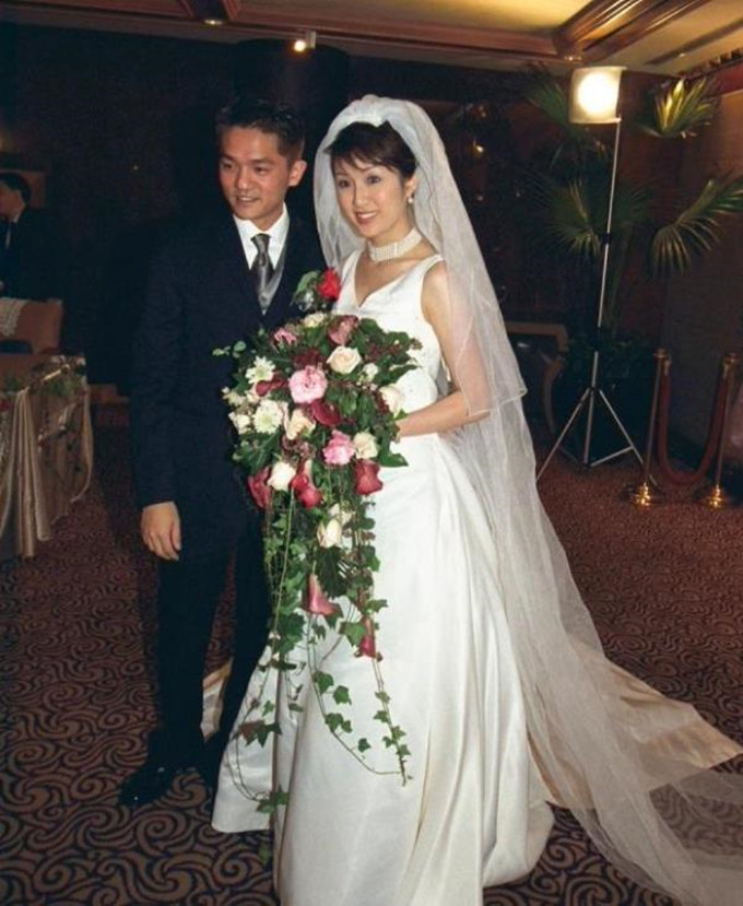 48岁何婉盈近照身材苗条气质好曾与魏骏杰相恋今成单亲妈妈