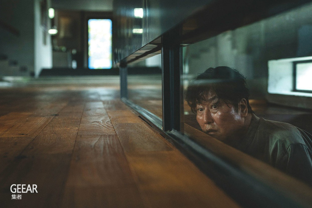 《寄生虫》蓝光特别收录删剪版片段,原版结局可媲美恐怖片!