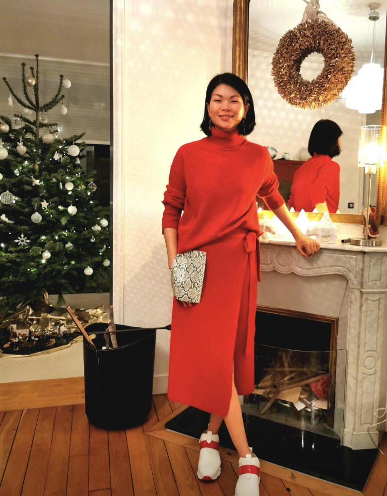 吕燕颜值不惊艳,但身材比例太逆天,一身红丝绒西装高级干练