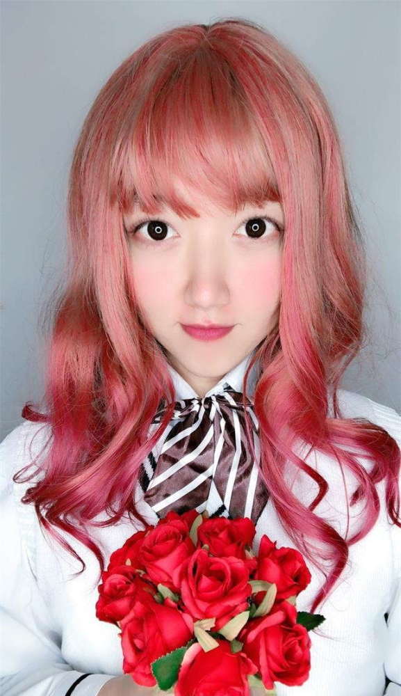 众多网红当中走出一条属于自己的道路,虽然"男扮女装"并不是一道主流