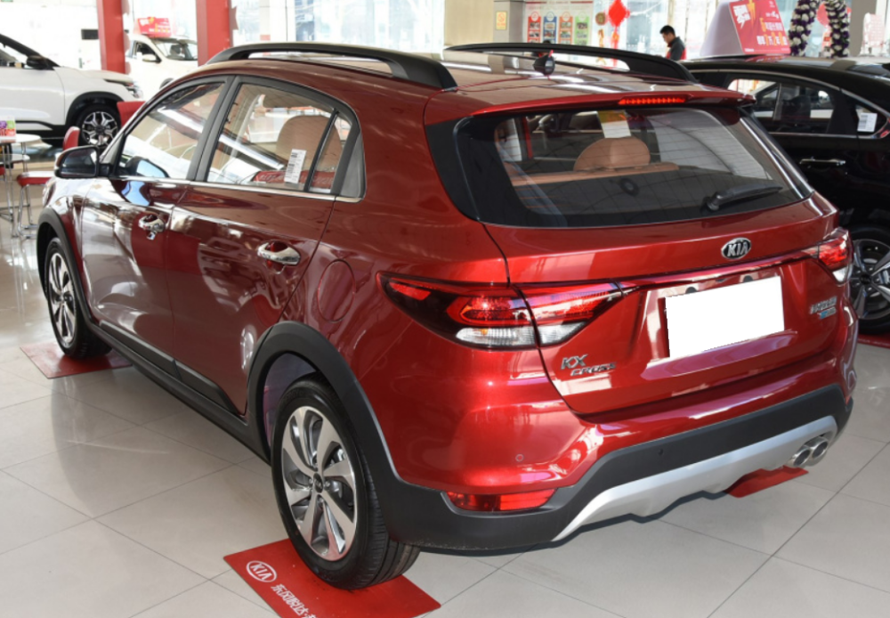 起亚kx cross,一款更愿意推荐顶配版本的两厢小车_腾讯新闻