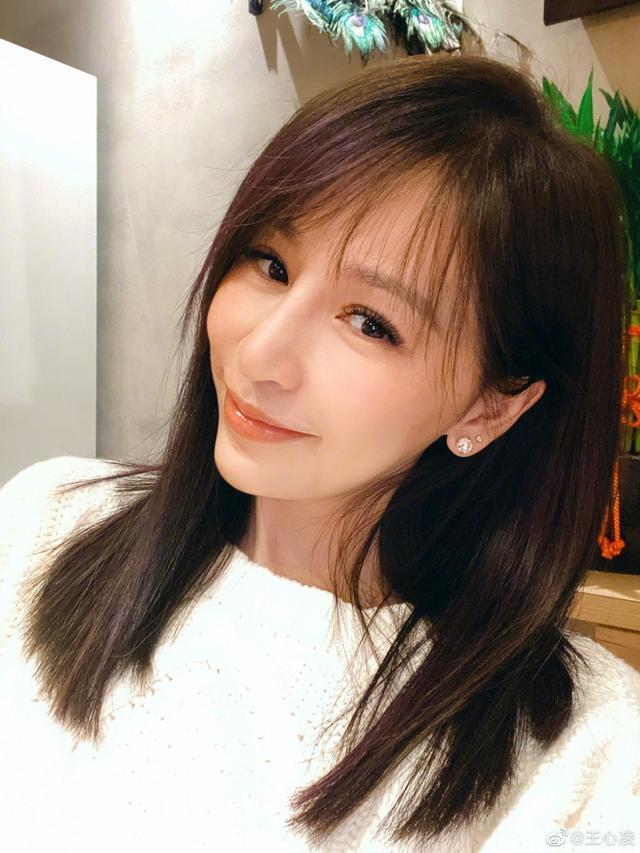 37岁王心凌晒新造型甜心教主气质大变女人味十足