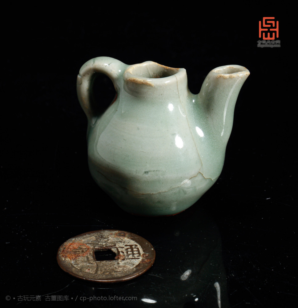 宋代龙泉窑水滴