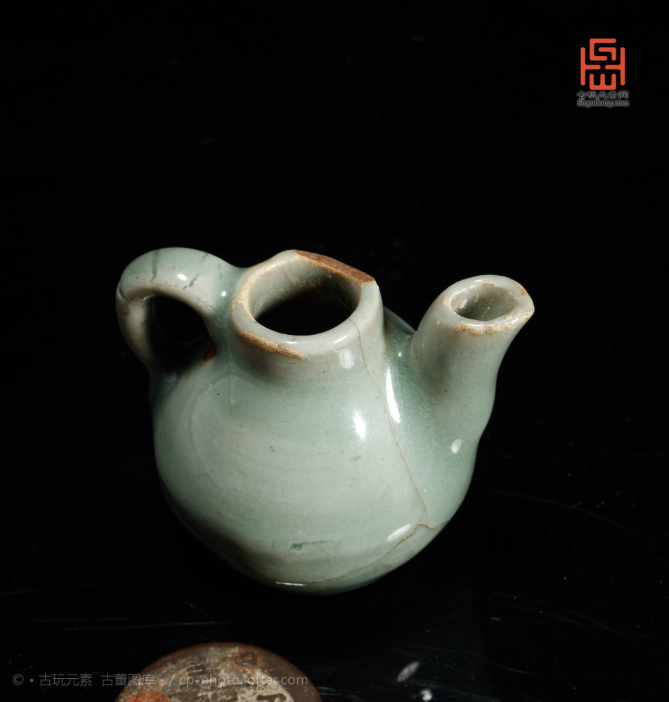 宋代龙泉窑水滴