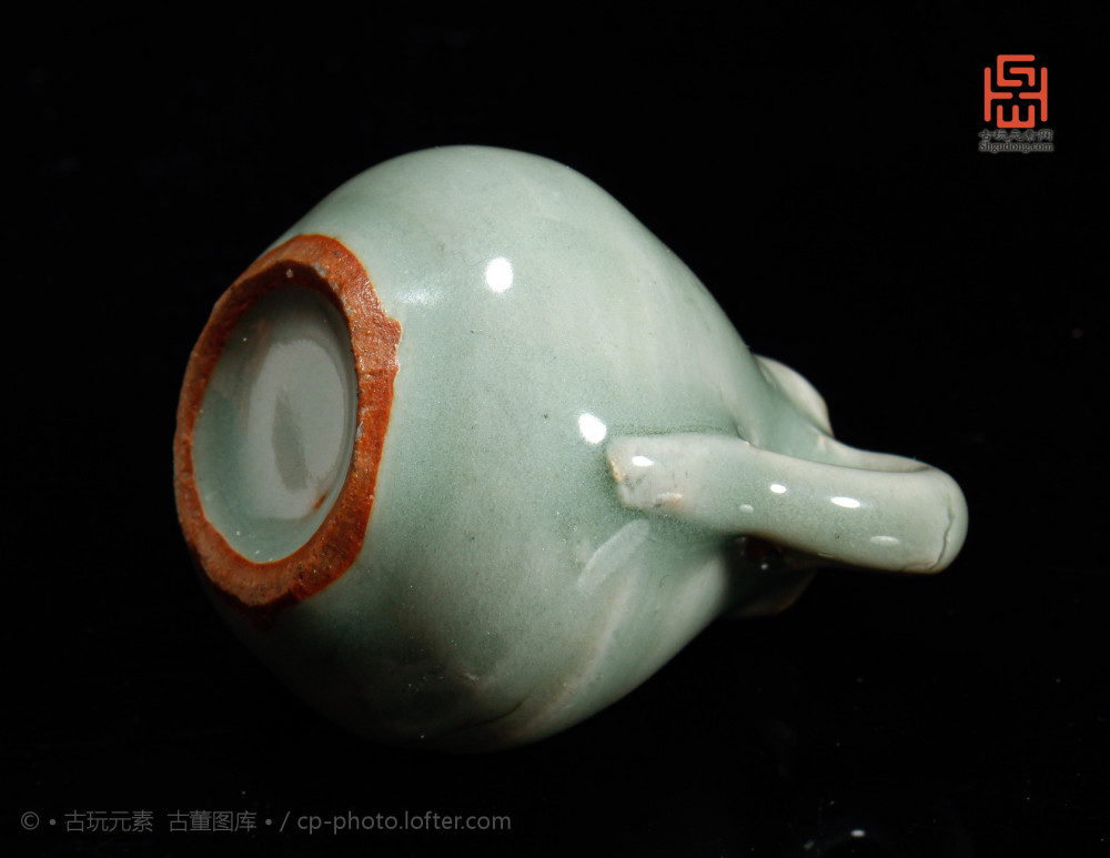 宋代龙泉窑水滴