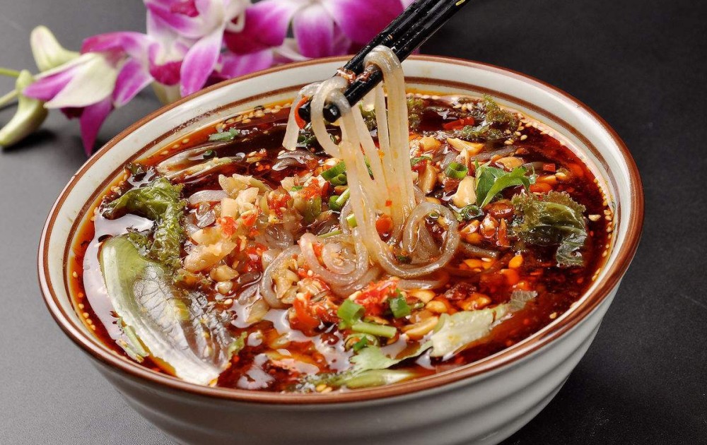 自制酸辣粉很简单,牢记三个窍门,酸辣粉汤鲜味美,吃一次忘不掉