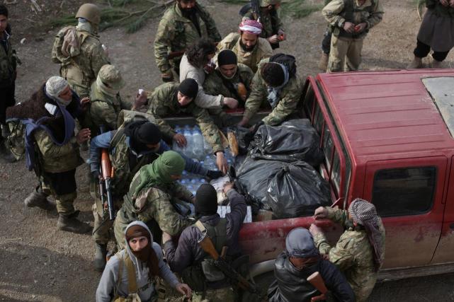 不满土耳其出卖盟友,大批叛军造反爆发内战,土军顾问都被打死