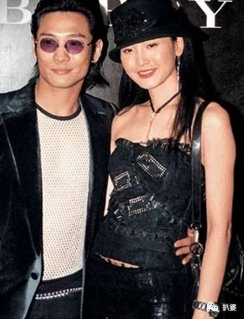 连胜文高以翔经历过多段绯闻恋情后,2012年,38岁的周汶锜嫁给了法国