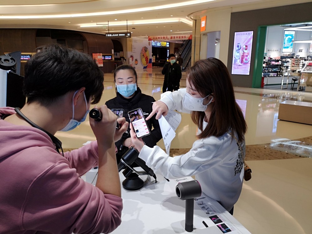 疫情下的郑州商业:有商场开启"云逛街"带货模式,在线观看人数超百万