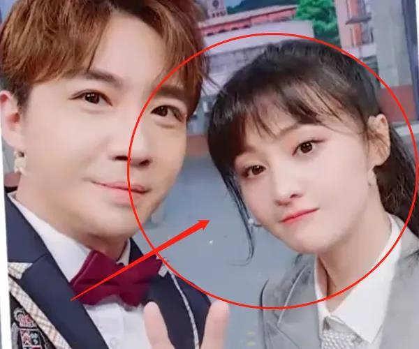 《王牌》滤镜有多厚?看到关掉美颜后的郑爽,五官颜值最真实!