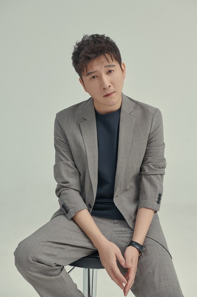 完美关系正在热播实力演员马亮演绎精英海归