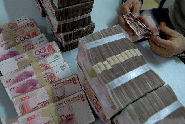 如果80万存银行20年,有多少利息?