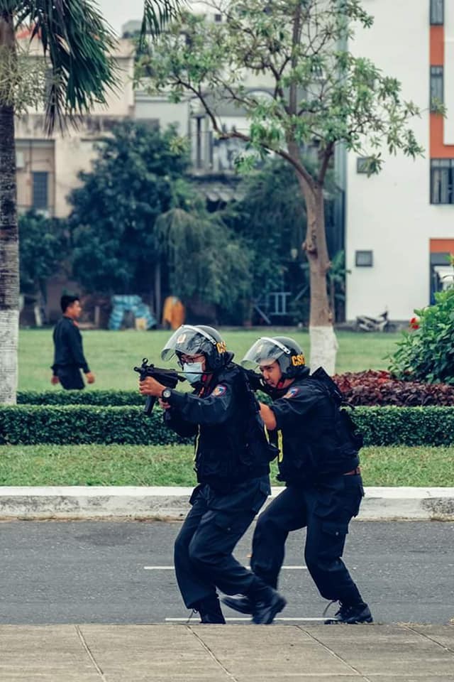 越南公安机动警察部队图片