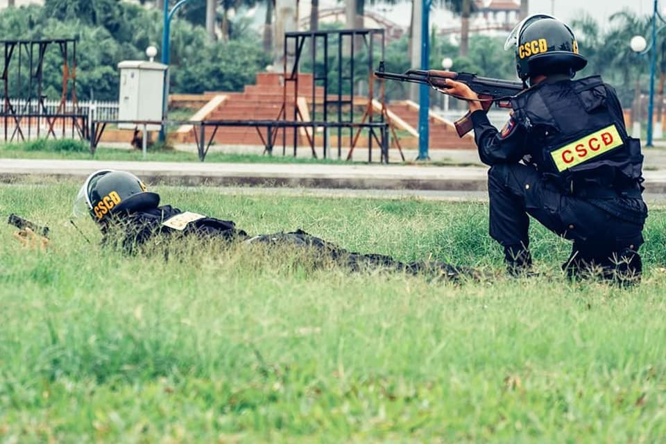 罕见画面曝光,越南机动警察与交警联训,让人看了直摇头